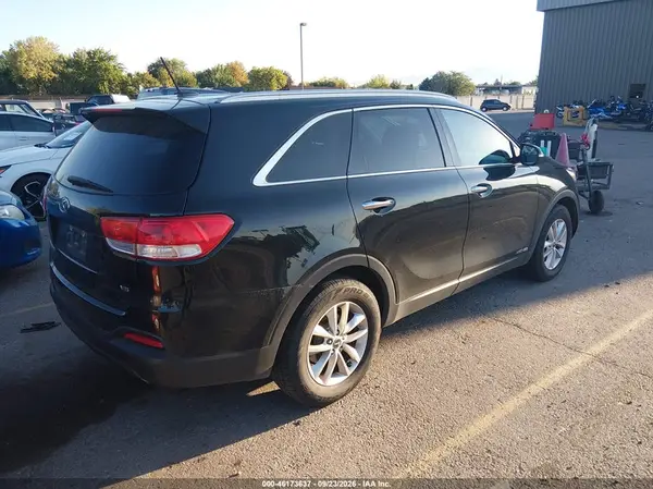 5XYPGDA57GG176141 — 2016 Kia Sorento, фото 4 с аукциона IAAI, Естественный износ