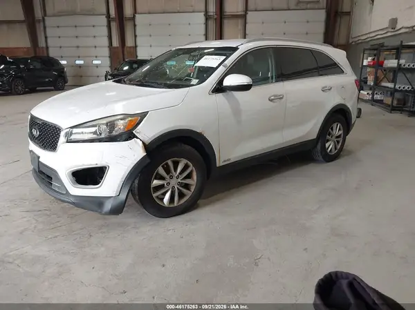 5XYPGDA34GG045165 — 2016 Kia Sorento, фото 2 с аукциона IAAI 14.10.2026, Естественный износ