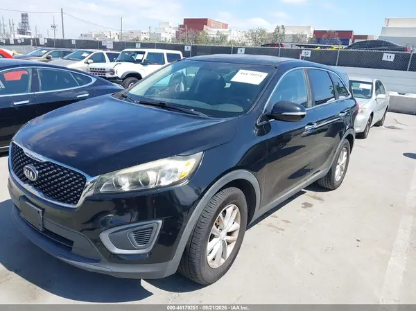 5XYPG4A35GG003023 — 2016 Kia Sorento, фото 2 с аукциона IAAI 14.10.2026, Естественный износ