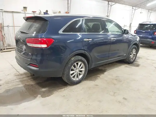 5XYPGDA32GG063728 — 2016 Kia Sorento, фото 4 с аукциона IAAI, Передняя часть справа