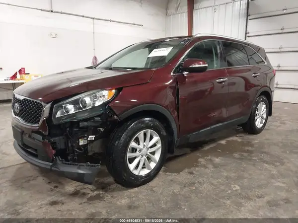 5XYPG4A39HG255021 — 2017 Kia Sorento, фото 2 с аукциона IAAI 13.10.2026, Передняя часть слева