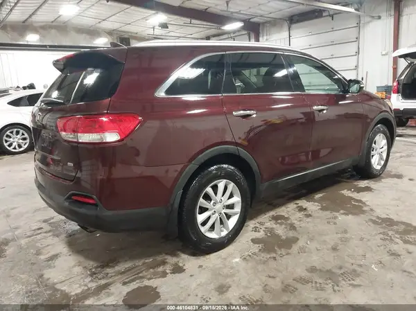 5XYPG4A39HG255021 — 2017 Kia Sorento, фото 4 с аукциона IAAI 13.10.2026, Передняя часть слева