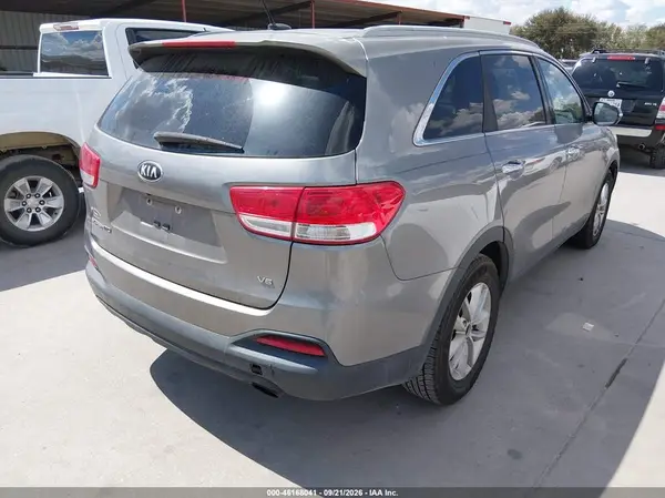5XYPG4A56HG207297 — 2017 Kia Sorento, фото 4 с аукциона IAAI 06.10.2026, Естественный износ