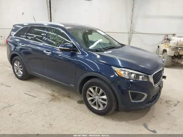 5XYPGDA58HG190227 — 2017 Kia Sorento, Передняя часть слева (Left Front), фото до ремонта