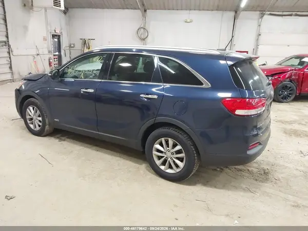 5XYPGDA58HG190227 — 2017 Kia Sorento, фото 3 с аукциона IAAI 08.10.2026, Передняя часть слева
