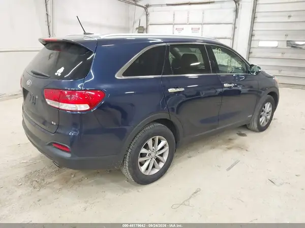 5XYPGDA58HG190227 — 2017 Kia Sorento, фото 4 с аукциона IAAI 08.10.2026, Передняя часть слева