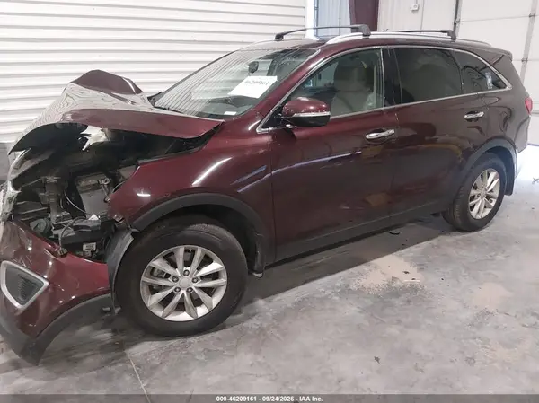 5XYPG4A33HG247237 — 2017 Kia Sorento, фото 2 с аукциона IAAI, Передняя часть