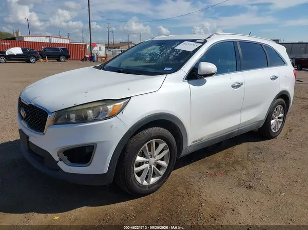 5XYPGDA52HG207815 — 2017 Kia Sorento, фото 2 с аукциона IAAI 14.10.2026, Естественный износ