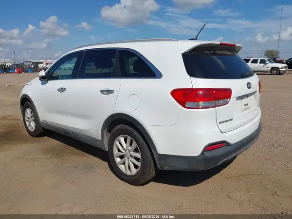 5XYPGDA52HG207815 — 2017 Kia Sorento, фото 3 с аукциона IAAI 14.10.2026, Естественный износ