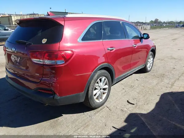 5XYPG4A32HG278124 — 2017 Kia Sorento, фото 4 с аукциона IAAI 12.10.2026, Естественный износ