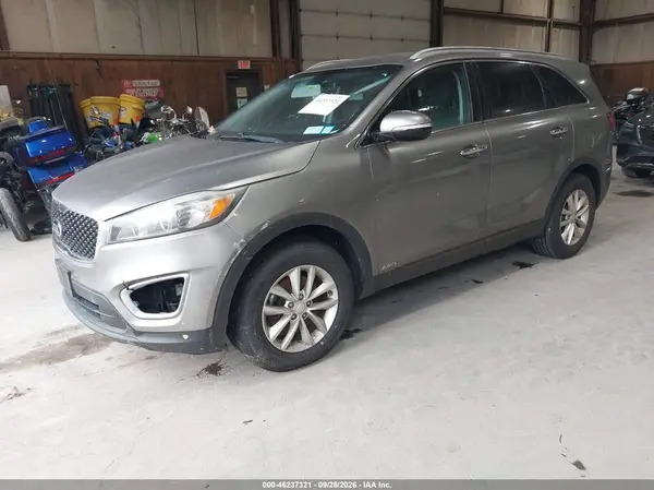 5XYPGDA34HG273720 — 2017 Kia Sorento, фото 2 с аукциона IAAI 07.10.2026, Естественный износ