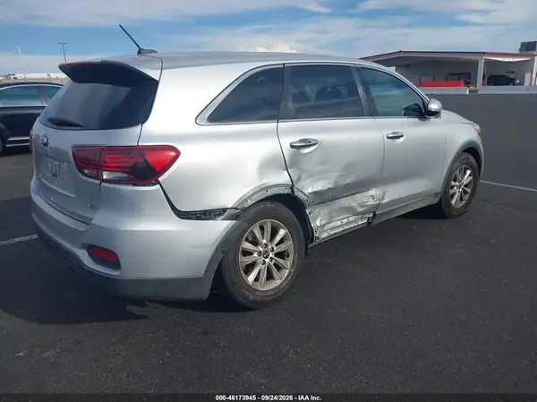 5XYPG4A52KG559932 — 2019 Kia Sorento, фото 4 с аукциона IAAI, LEFT & RIGHT SIDE