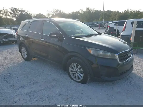 5XYPG4A53KG499210 — 2019 Kia Sorento, Передняя часть слева (Left Front), фото до ремонта