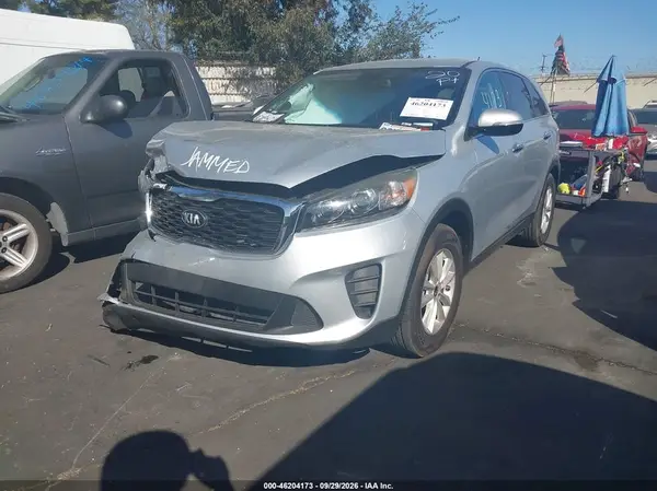 5XYPG4A54KG450825 — 2019 Kia Sorento, фото 2 с аукциона IAAI, Передняя часть справа