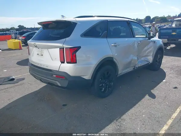 5XYRLDLC2MG008001 — 2021 Kia Sorento, фото 4 с аукциона IAAI, Правый бок
