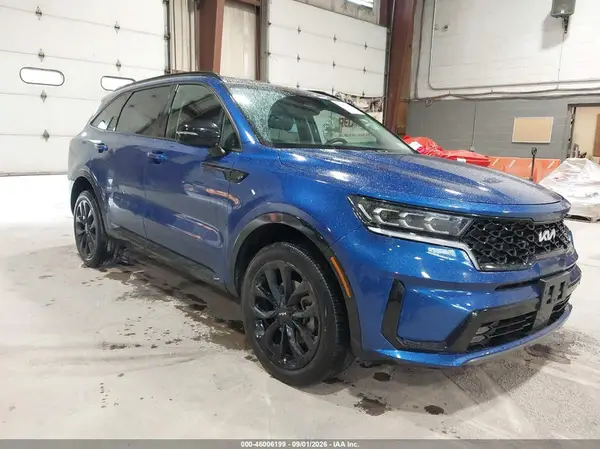 5XYRKDLF1PG210927 — 2023 Kia Sorento, Передняя часть слева (Left Front), фото до ремонта