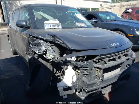 KNDJ23AUXN7802121 — 2022 Kia SOUL LX, Передняя часть (Front & Rear), фото до ремонта
