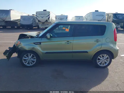 KNDJT2A5XD7558310 — 2013 Kia Soul, Передняя часть, фото до ремонта