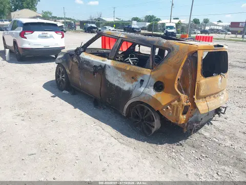 2014 KIA SOUL + VIN KNDJP3A52E7023449 фото 3