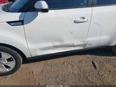 KNDJN2A23G7271170 — 2016 Kia Soul, Левая / Правая сторона, фото до ремонта