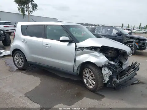 KNDJP3A55J7608553 — 2018 Kia Soul, Передняя часть (Front End), фото до ремонта