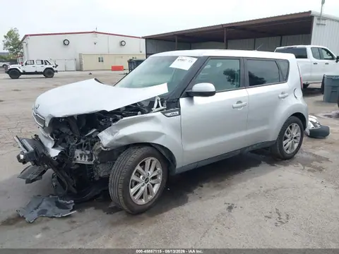 2018 KIA SOUL + VIN KNDJP3A55J7608553 фото 2