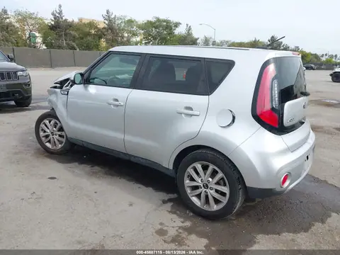 2018 KIA SOUL + VIN KNDJP3A55J7608553 фото 3