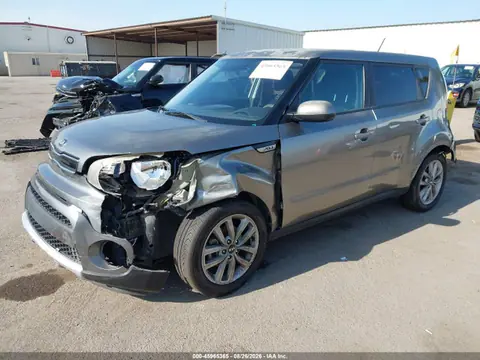 2018 KIA SOUL + VIN KNDJP3A50J7579558 фото 2