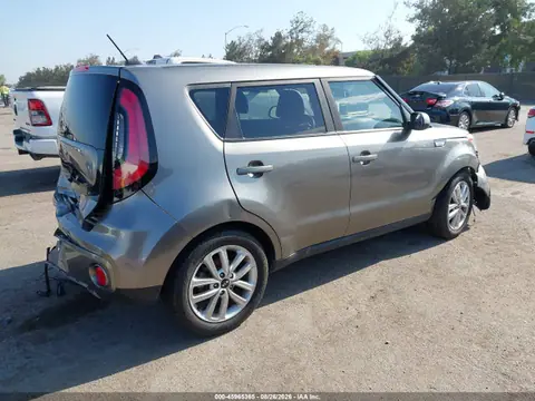 2018 KIA SOUL + VIN KNDJP3A50J7579558 фото 4