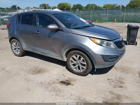 KNDPBCAC4E7597915 — 2014 Kia Sportage LX, Передняя часть слева (Left Front), фото до ремонта
