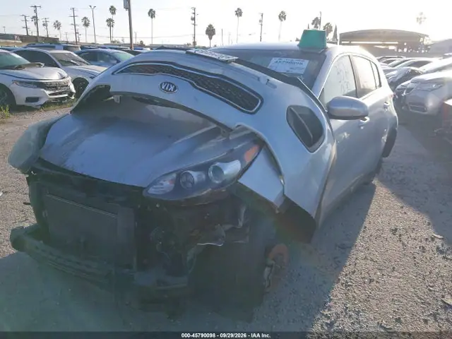 KNDPM3AC8J7387760 — 2018 Kia Sportage LX, фото 2 с аукциона IAAI 30.09.2026, Вандализм