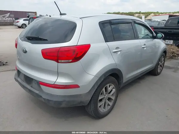 KNDPB3AC8G7866887 — 2016 Kia Sportage, фото 4 с аукциона IAAI 01.10.2026, Естественный износ