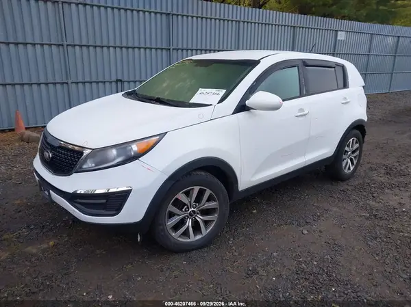KNDPBCAC4G7880589 — 2016 Kia Sportage, фото 2 с аукциона IAAI, Передняя и задняя части