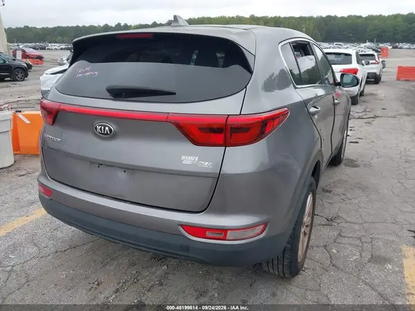 KNDPMCAC8H7042271 — 2017 Kia Sportage, фото 4 с аукциона IAAI, Левый бок