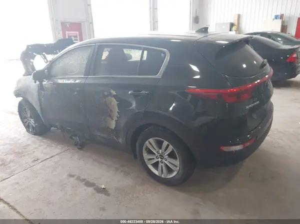 KNDPMCAC7H7238685 — 2017 Kia Sportage, фото 3 с аукциона IAAI, Повреждения со всех сторон