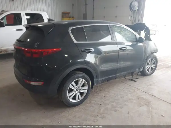 KNDPMCAC7H7238685 — 2017 Kia Sportage, фото 4 с аукциона IAAI, Повреждения со всех сторон