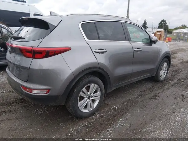 KNDPMCAC0J7353019 — 2018 Kia Sportage, фото 4 с аукциона IAAI 30.09.2026, Естественный износ