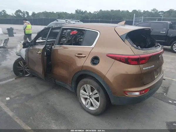 KNDPM3AC6J7305718 — 2018 Kia Sportage, фото 3 с аукциона IAAI, Полный пожар
