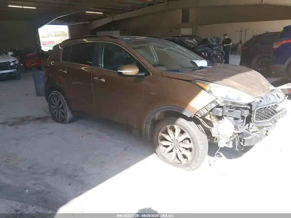 KNDPNCAC2J7350765 — 2018 Kia Sportage, Передняя часть (Front End), фото до ремонта