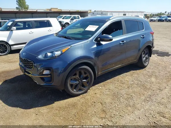KNDP6CAC0L7747195 — 2020 Kia Sportage, фото 2 с аукциона IAAI, Задняя часть слева