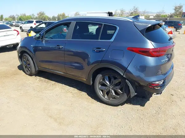 KNDP6CAC0L7747195 — 2020 Kia Sportage, фото 3 с аукциона IAAI, Задняя часть слева