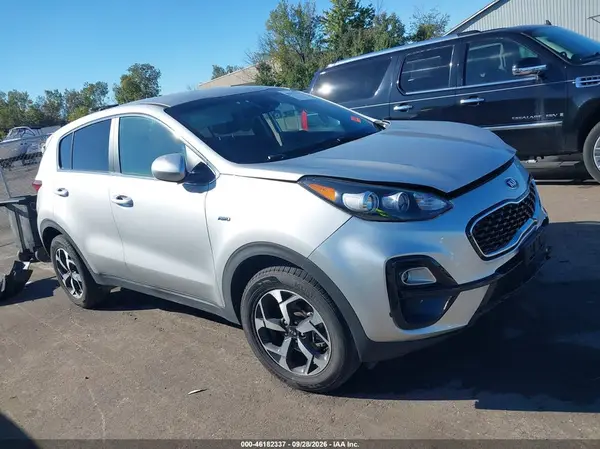 KNDPMCAC8M7882920 — 2021 Kia Sportage, Передняя часть слева (Left Front), фото до ремонта