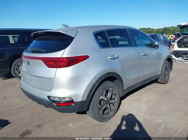 KNDPMCAC8M7882920 — 2021 Kia Sportage, фото 4 с аукциона IAAI, Передняя часть слева