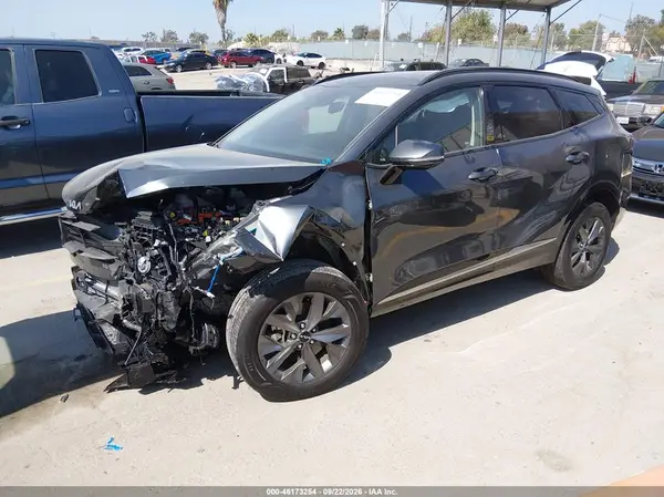 KNDPXCDG9S7197439 — 2025 Kia Sportage, фото 2 с аукциона IAAI 14.10.2026, Передняя часть слева