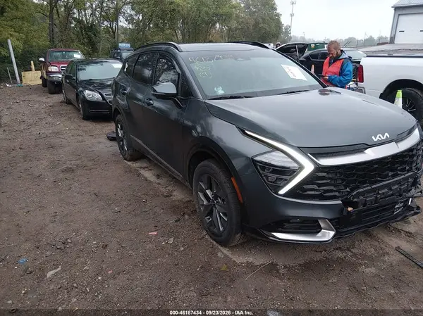 KNDPXCDG9S7212876 — 2025 Kia Sportage, Передняя часть слева (Left Front), фото до ремонта