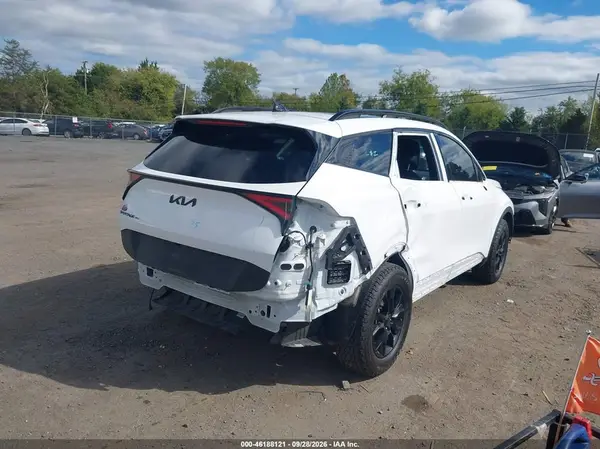 5XYK7CDF6SG288768 — 2025 Kia Sportage, фото 4 с аукциона IAAI, Передняя и задняя части