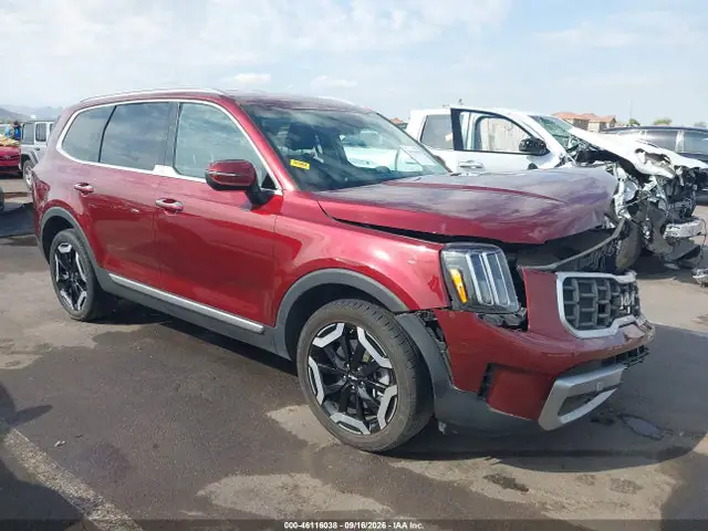 5XYP64GC8PG346998 — 2023 Kia Telluride S, Передняя часть слева (Left Front), фото до ремонта