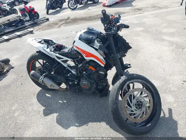 MD2JPJ407NC235642 — 2022 KTM 390 Duke, Передняя часть (Front End), фото до ремонта