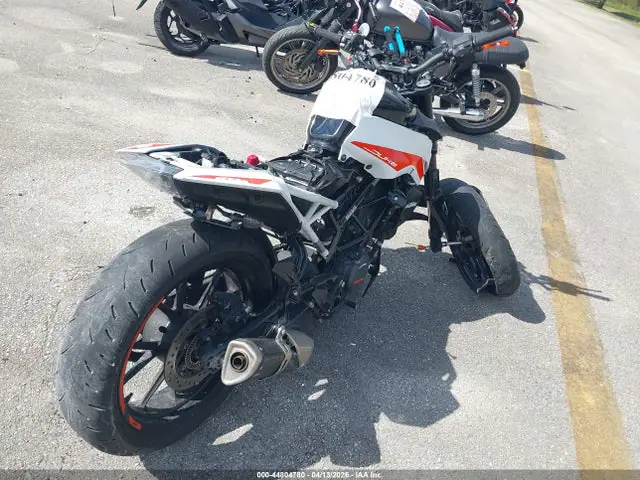 MD2JPJ407NC235642 — 2022 KTM 390 Duke, фото 4 с аукциона IAAI 06.10.2026, Передняя часть