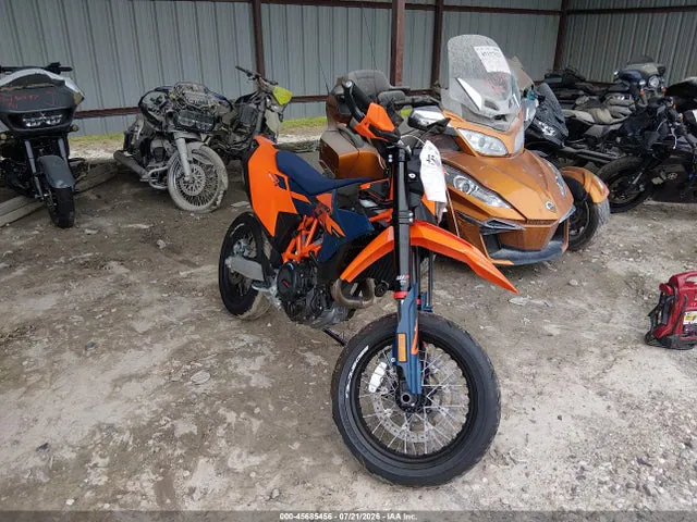 2026 KTM 690 Smc (canada) VIN VBKLSX407TM786255 фото 1